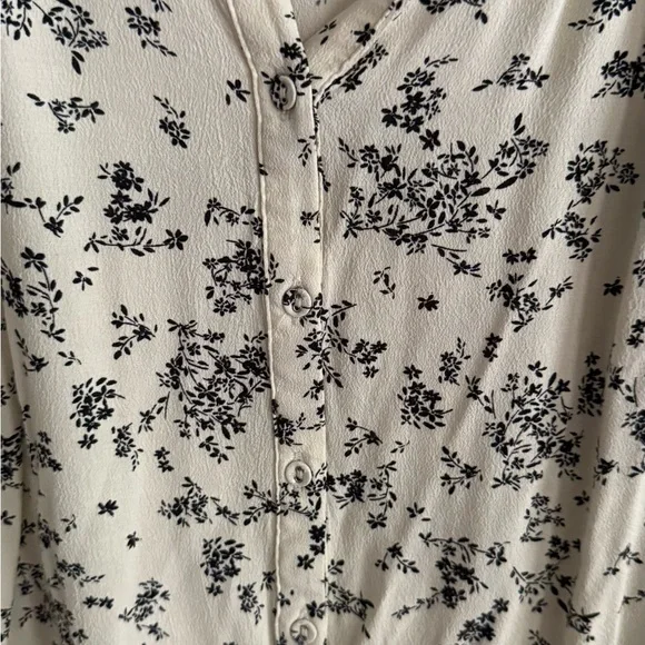 Lovestitch Black Floral Blouse - Picture 3 of 4